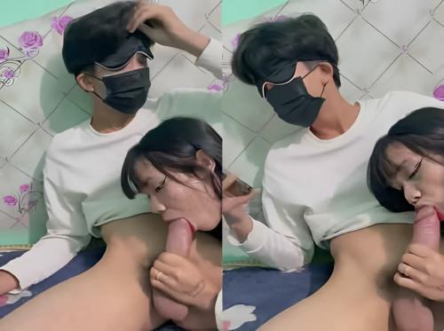 Anh cứ ngồi im em tự bú - Thương Đen