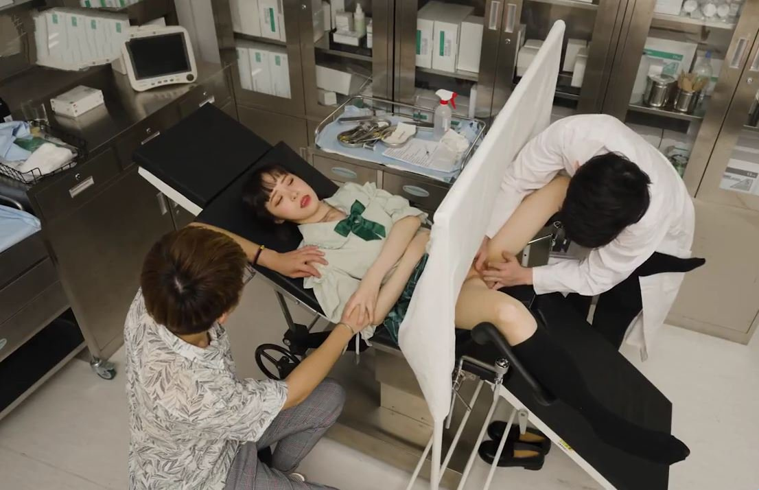 아내를 부인과 검사로 보냈을 때 남성 의사를 만나십시오.