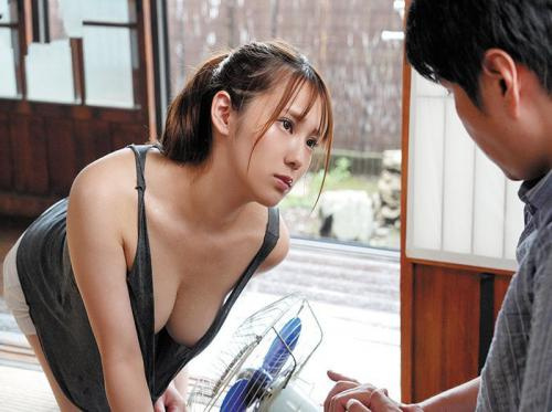 Uta Hayano 옆에 그녀의 사랑스러운 여동생과 훔치는 사랑
