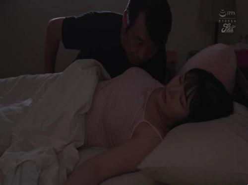 妻子的继女在母亲不在时被继父强奸